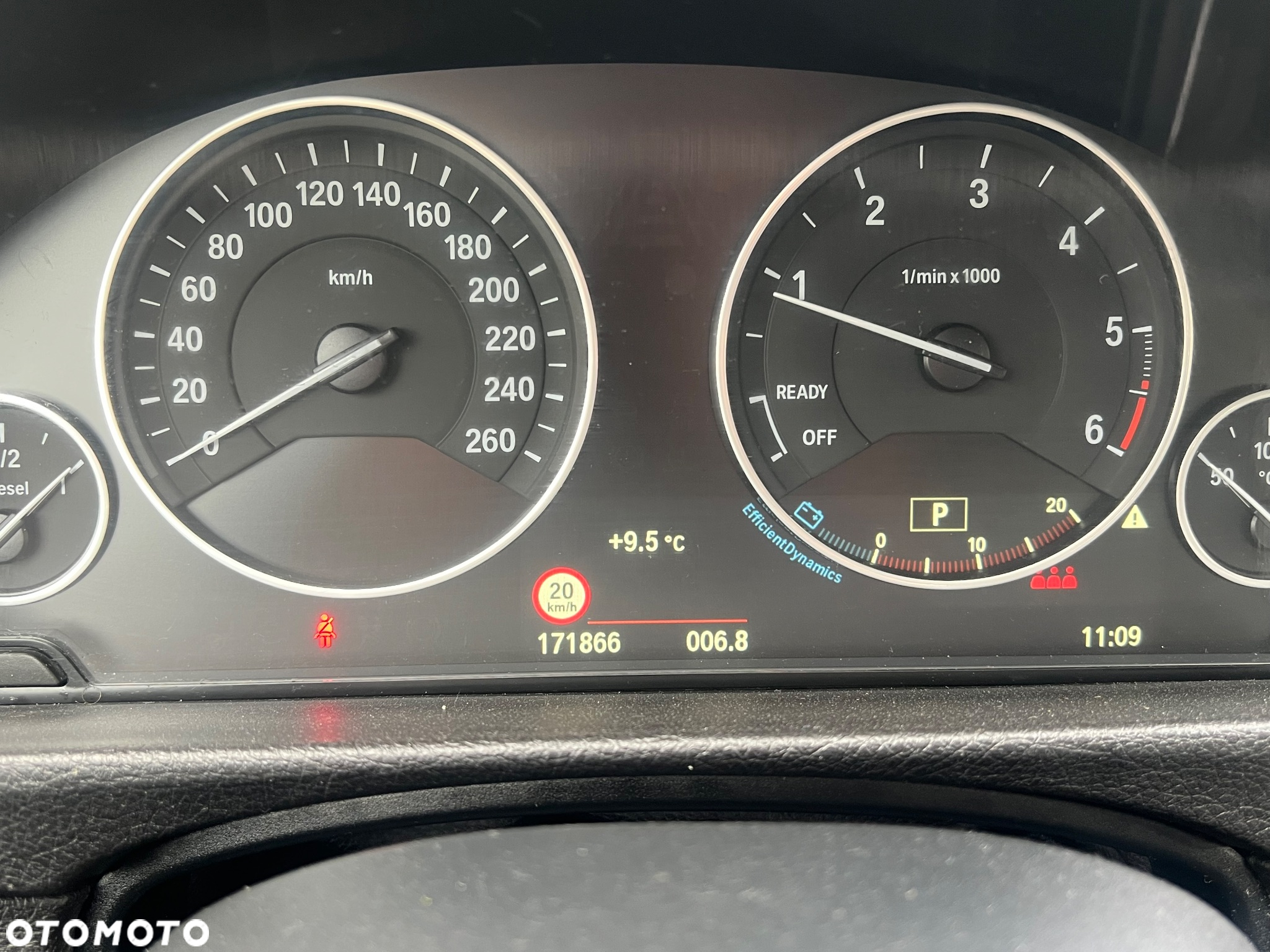 BMW Seria 3 318d Touring - 10