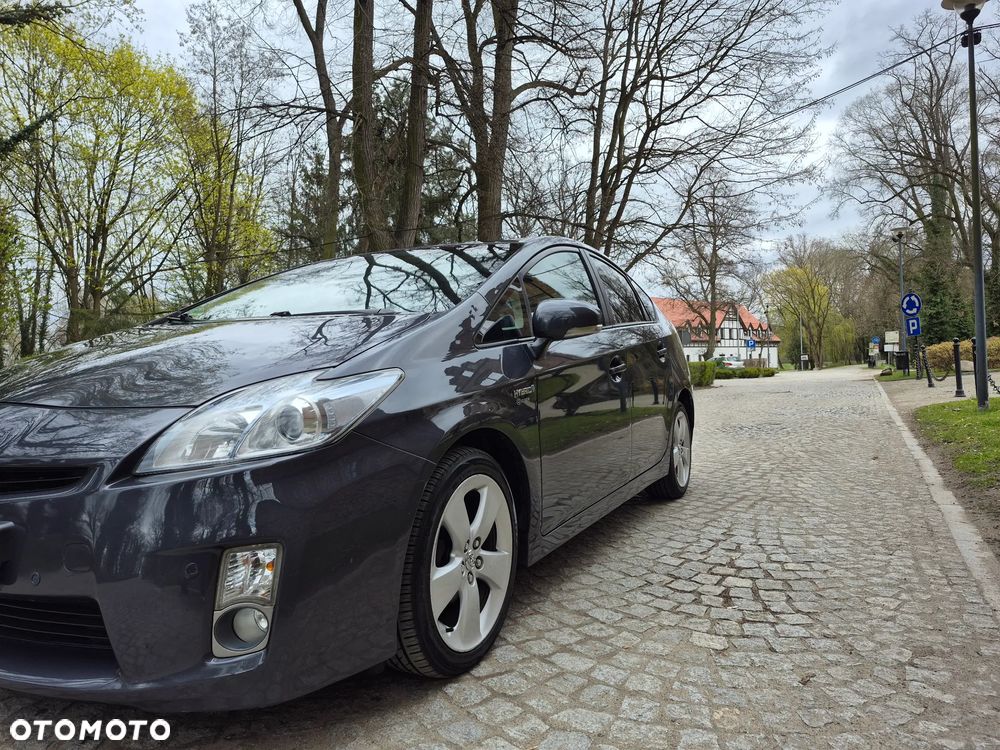 Toyota Prius (Hybrid) Executive - 9
