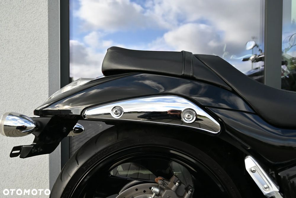 Suzuki Intruder - 24
