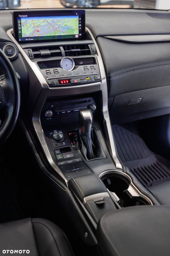 Lexus NX 300 F Impression AWD - 34