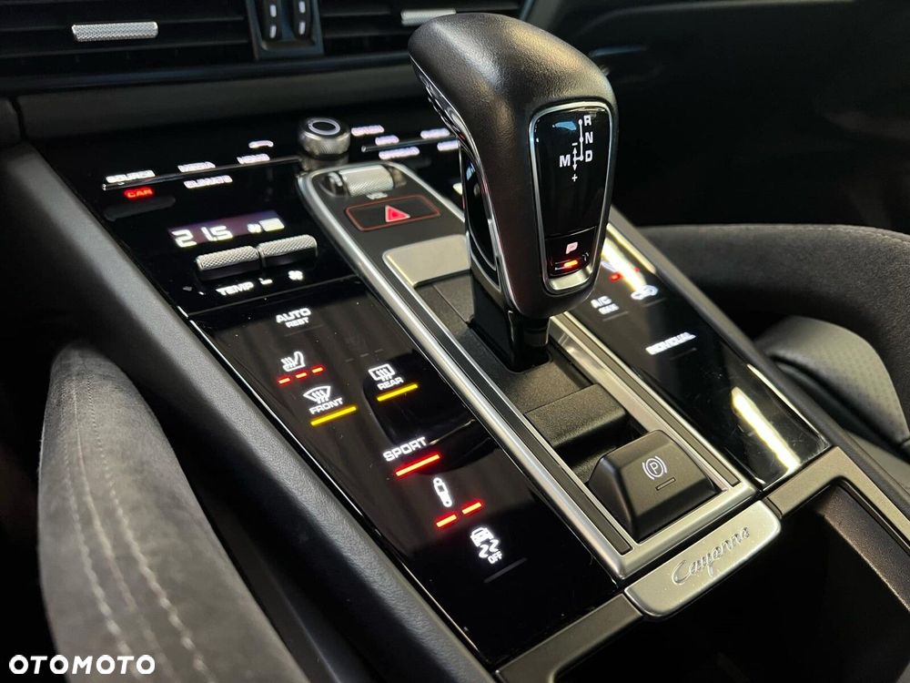 Porsche Cayenne Standard - 30