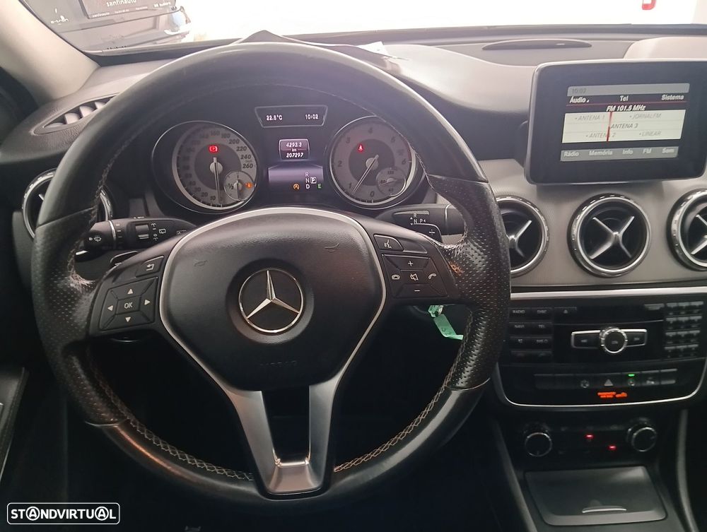 Mercedes-Benz GLA 200 - 21