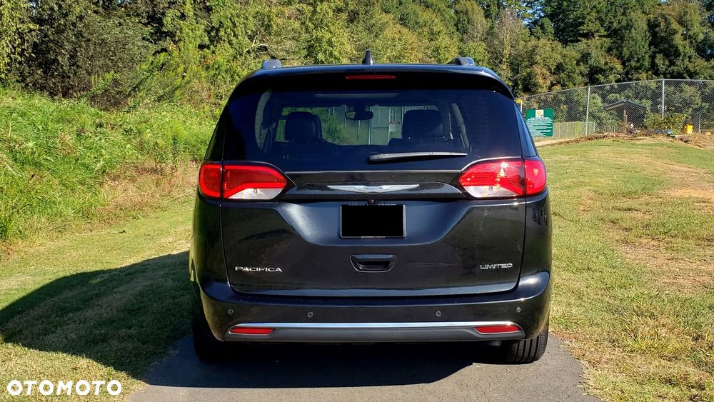 Chrysler Pacifica - 8