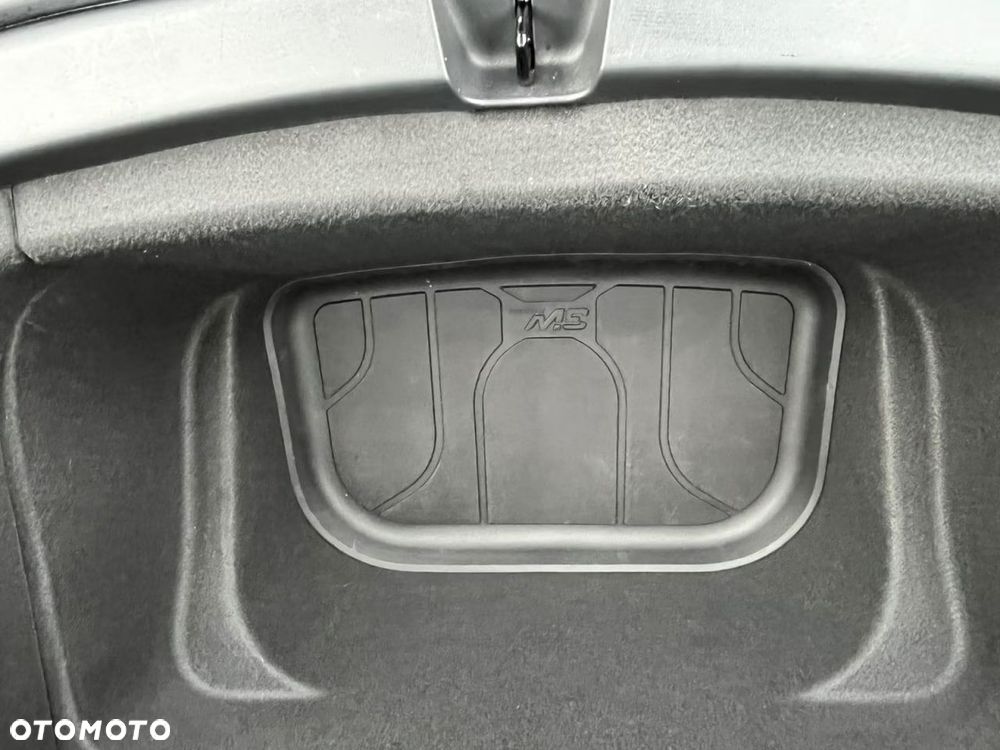 Tesla Model Y Long Range Dual Motor AWD - 21