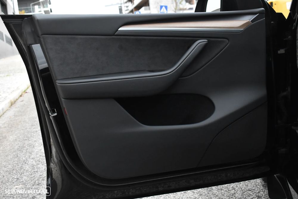 Tesla Model Y Performance Tração Integral - 25
