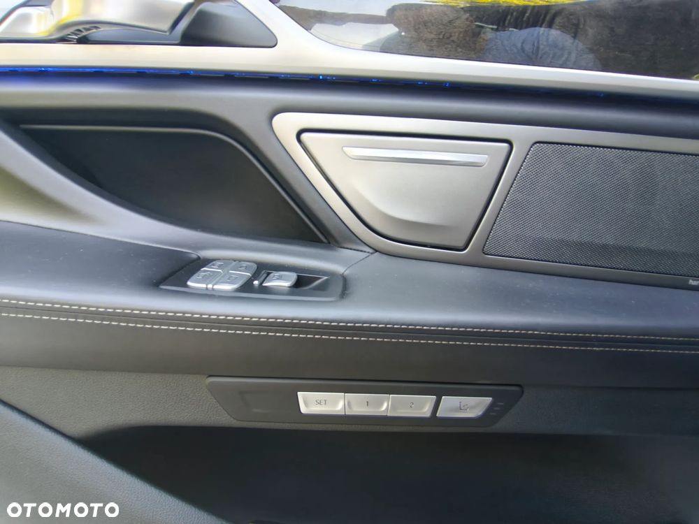 BMW Seria 7 750Li xDrive - 24