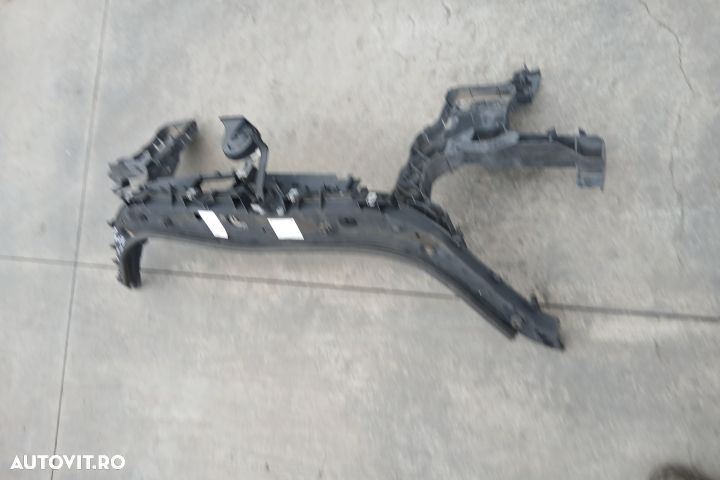 Trager / Calandru 8200137495 8200137496 8200137495 8200137496 Renault - 4