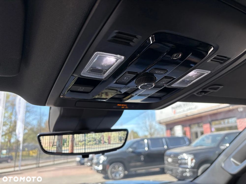 Chevrolet Suburban - 31