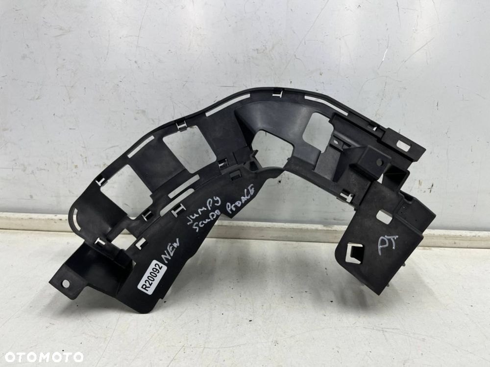 Ślizg Citroen Jumpy Expert Scudo Vivaro C Zafira Life ProAce 16r.- prawe tylne mocowanie wspornik - 1