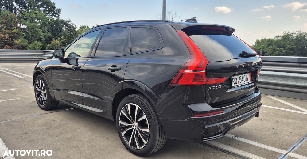 Volvo XC 60 B4 MHEV AT AWD Ultimate Dark - 2