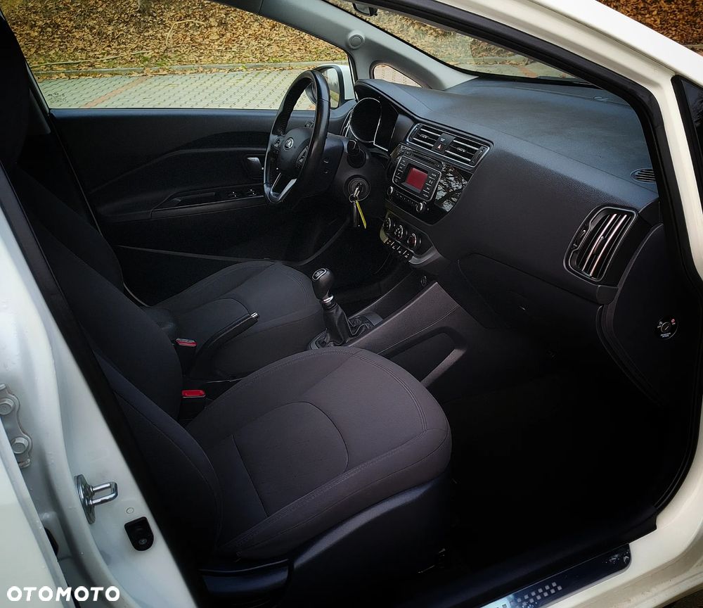 Kia Rio - 12