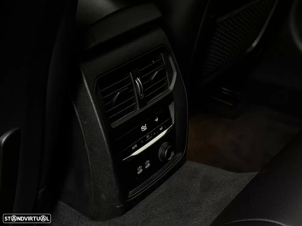 BMW 318 d Touring Line Sport Auto - 26