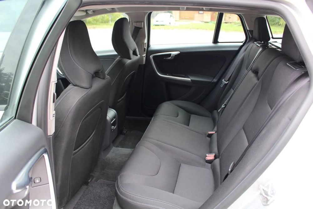 Volvo V60 D4 Kinetic - 14