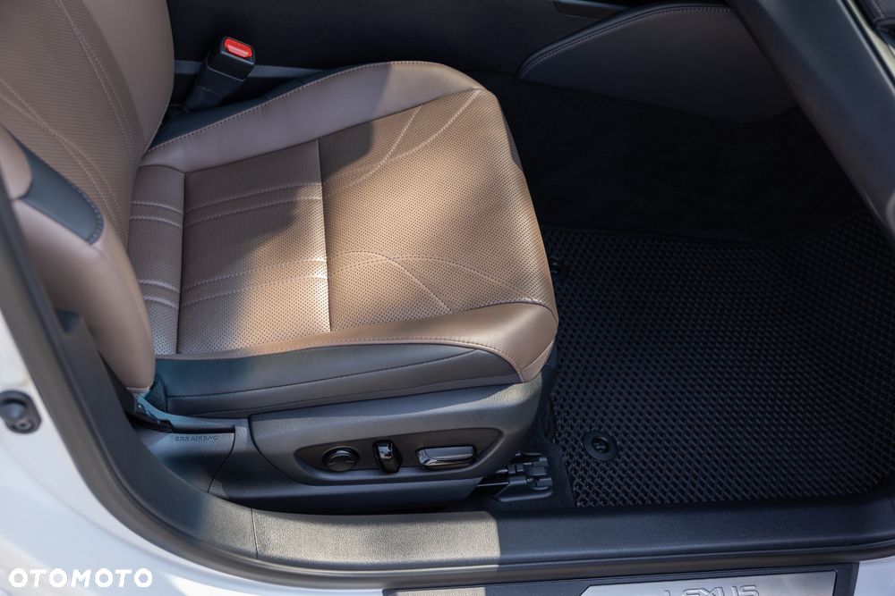 Lexus ES 300h Prestige - 27
