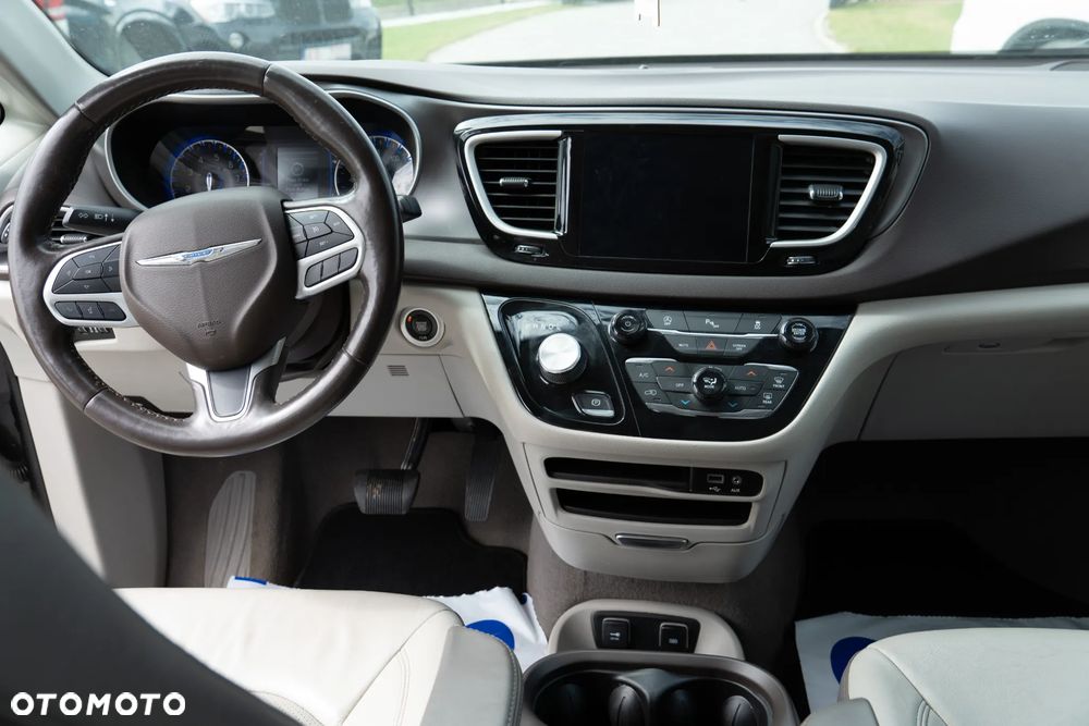 Chrysler Pacifica - 13