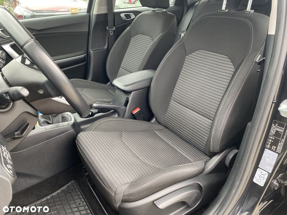 Kia Ceed - 10