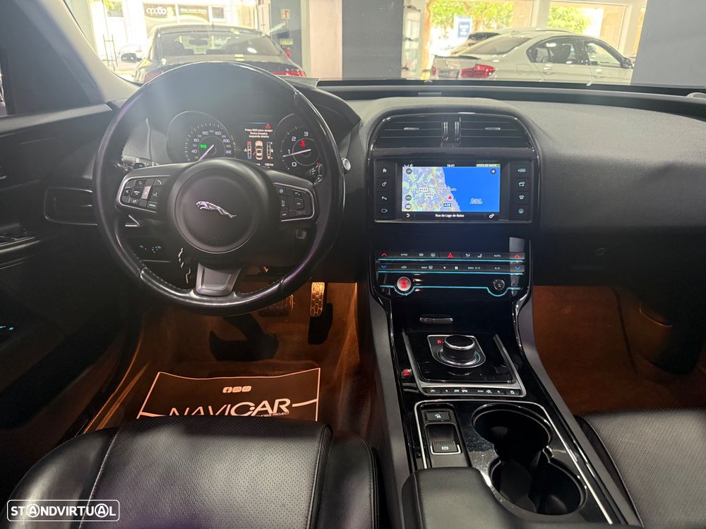 Jaguar XE 2.0 D Portfolio Aut. - 18