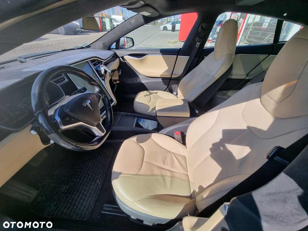 Tesla Model S - 6