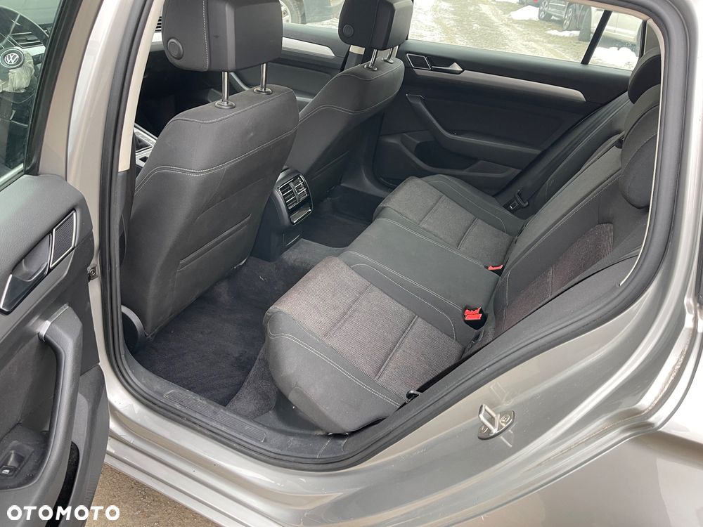 Volkswagen Passat 1.6 TDI (BlueMotion Technology) Comfortline - 18