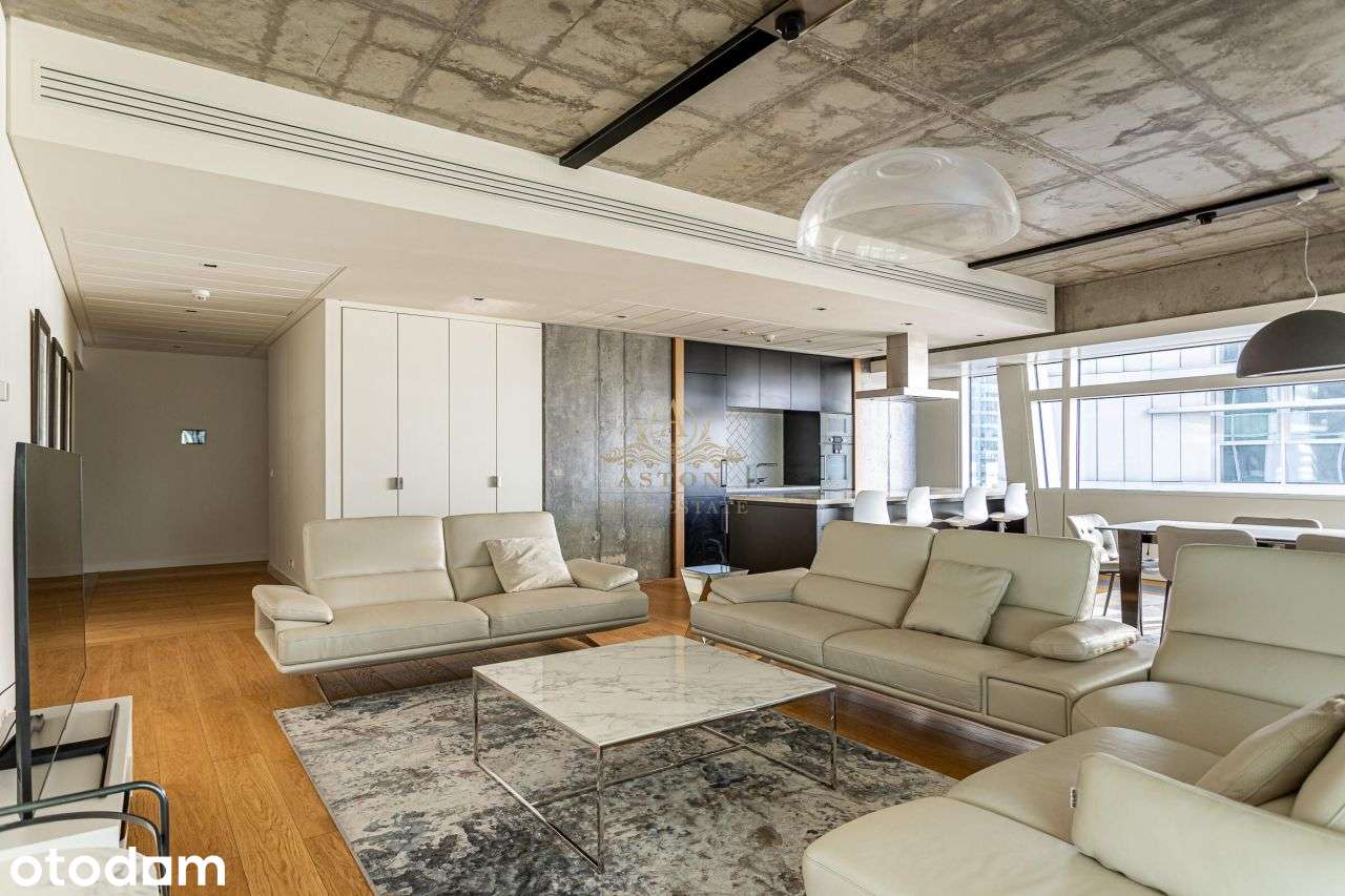 Spacious 5 room 227 sqm apartment on Złota 44