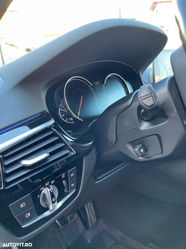BMW Seria 5 530d xDrive AT - 9