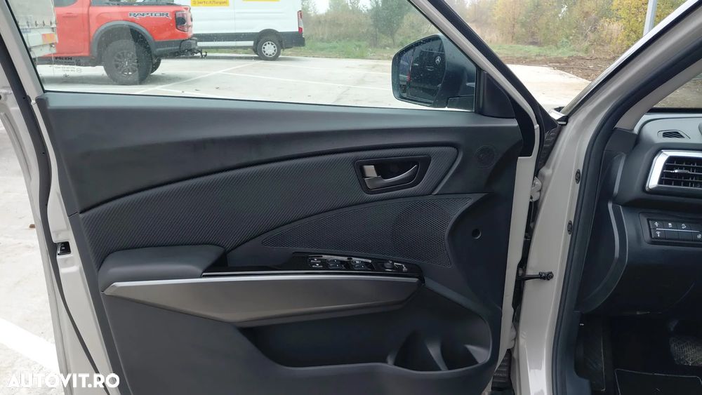 KG Mobility Tivoli - 10