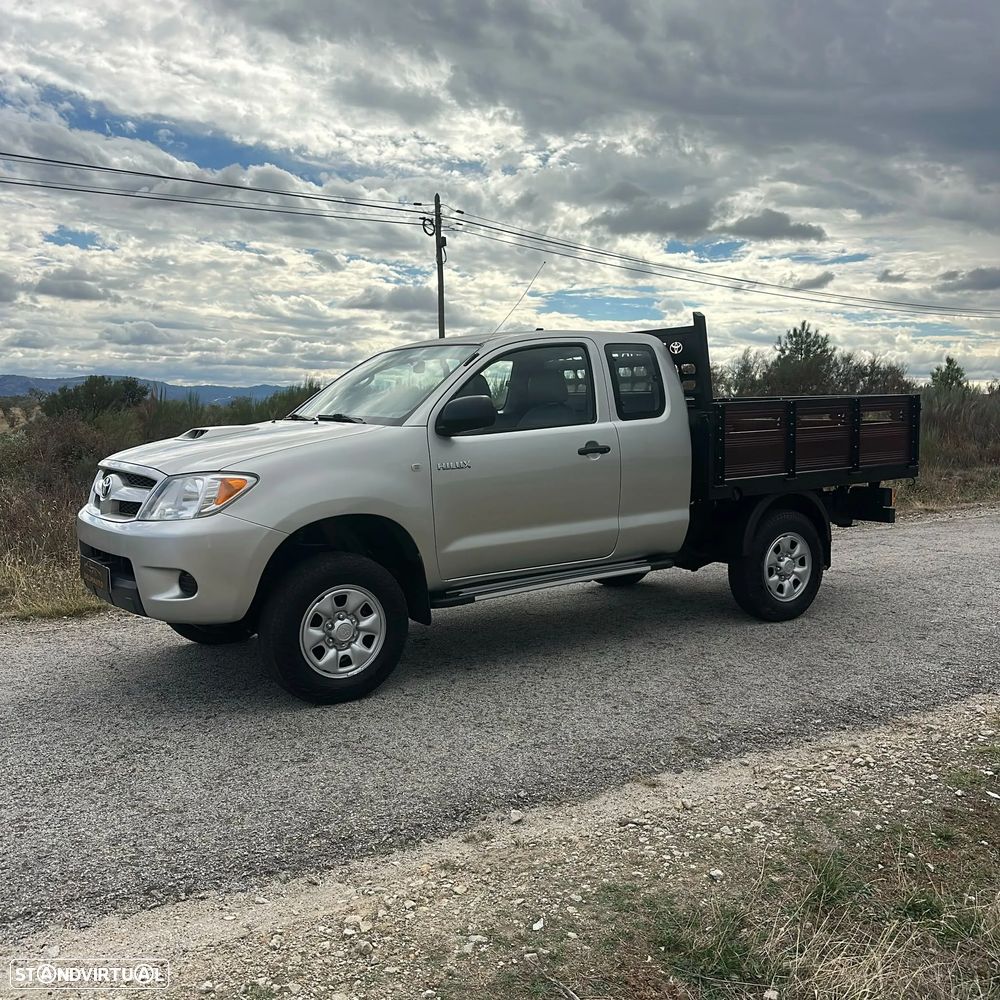 Toyota Hilux 2.5 D-4D 120 CV 4x4 - 4 Lugares - 6