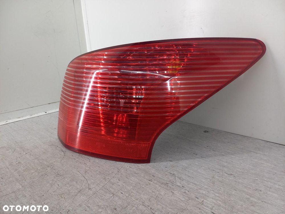 LAMPA TYLNA PRAWA PEUGEOT 407 SW KOMBI - 6