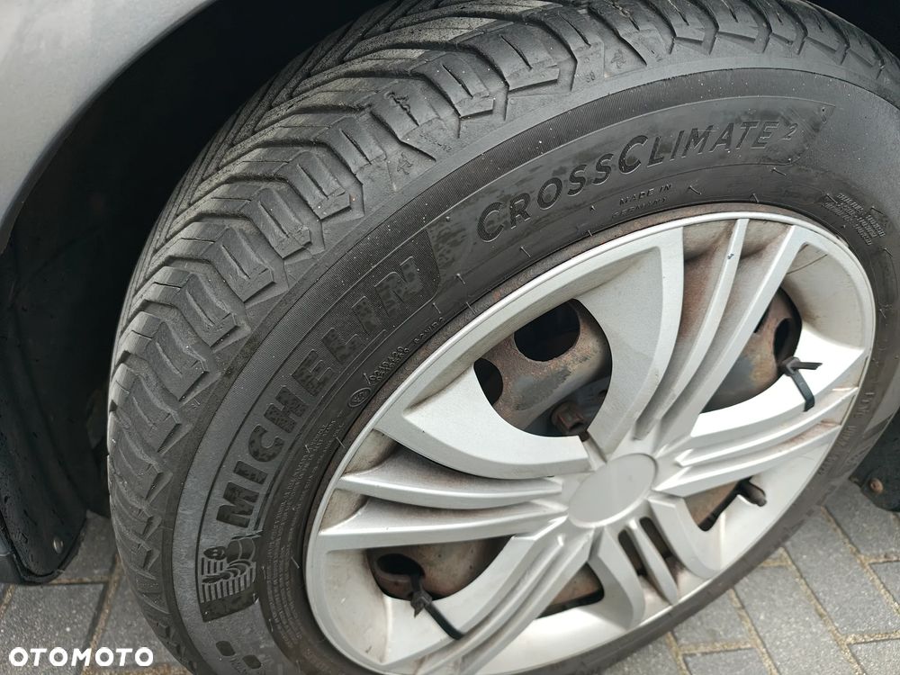 Volkswagen Passat 2.0 TDI DPF Sportline - 20