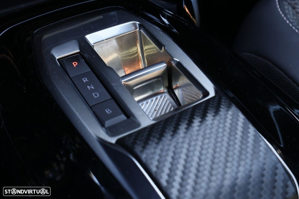 Peugeot e-2008 Allure - 8
