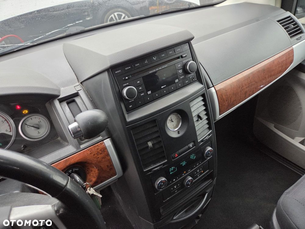 Chrysler Grand Voyager - 36