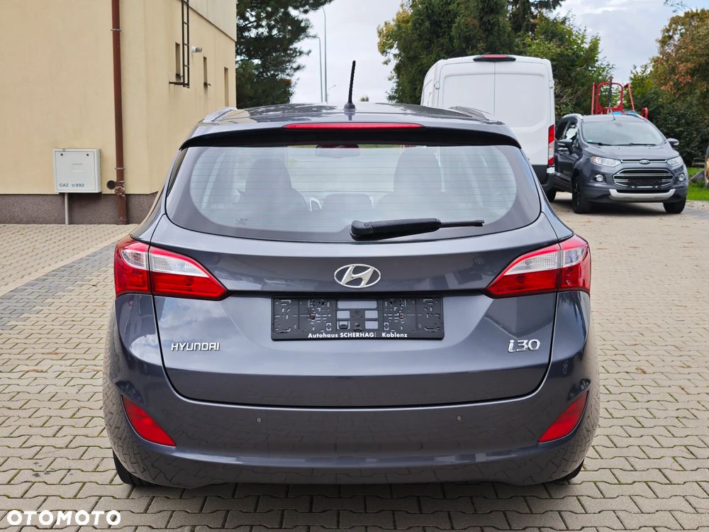 Hyundai i30 blue Kombi 1.6 GDi YES Gold - 5