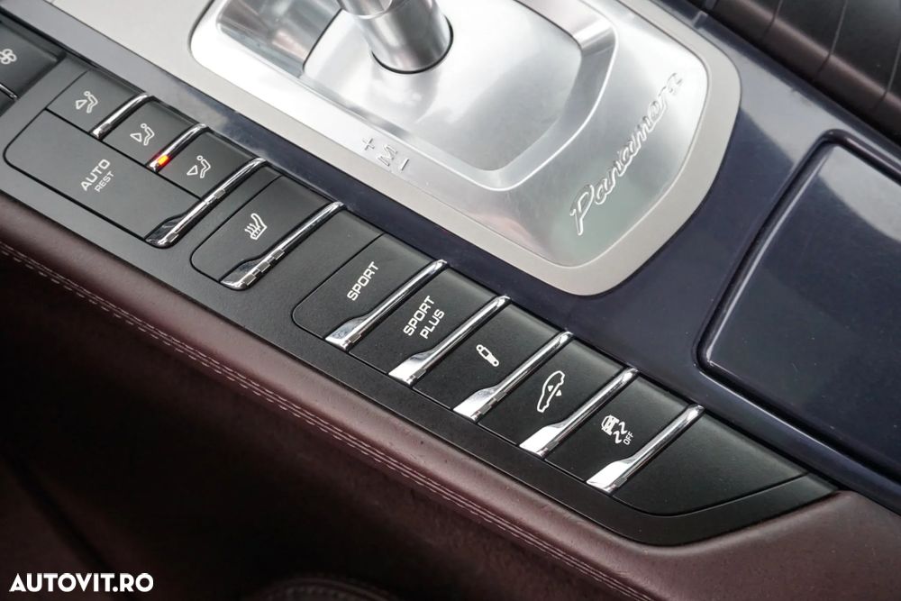 Porsche Panamera - 12