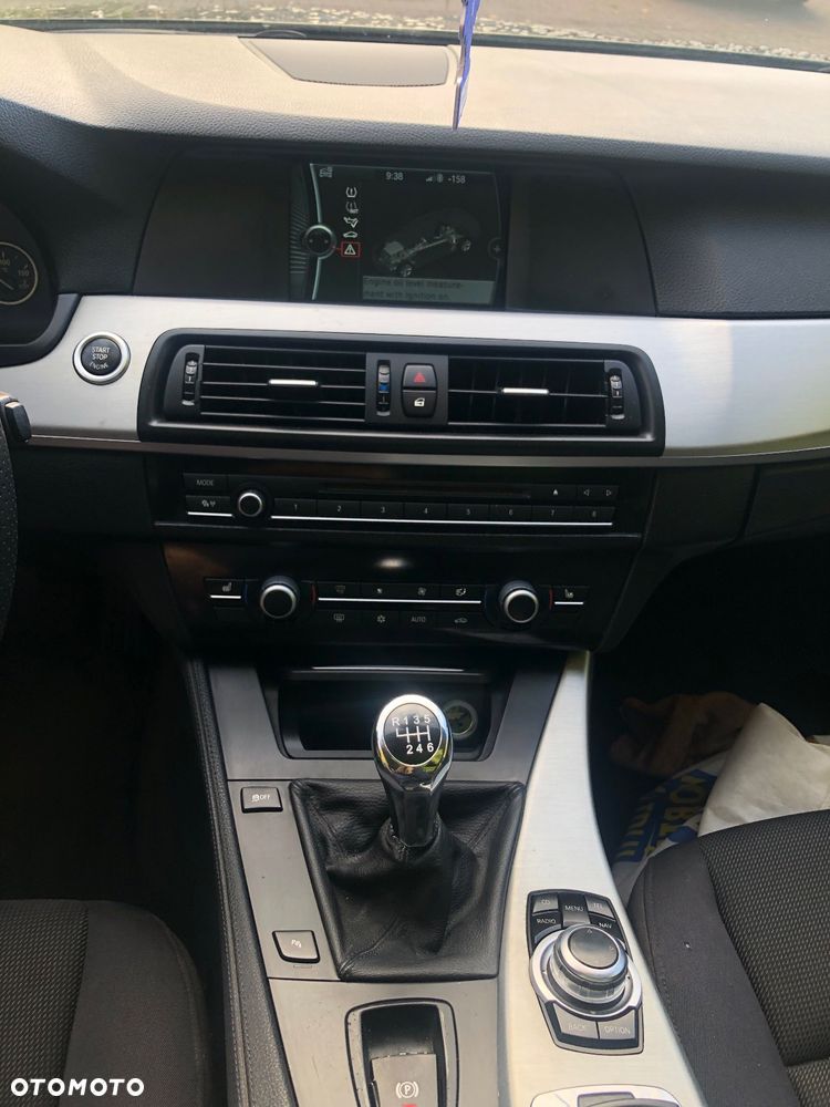 BMW Seria 5 525d Touring - 6