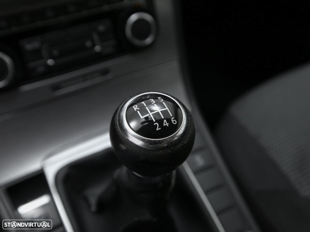 VW Passat Variant 2.0 TDi Confortline - 21