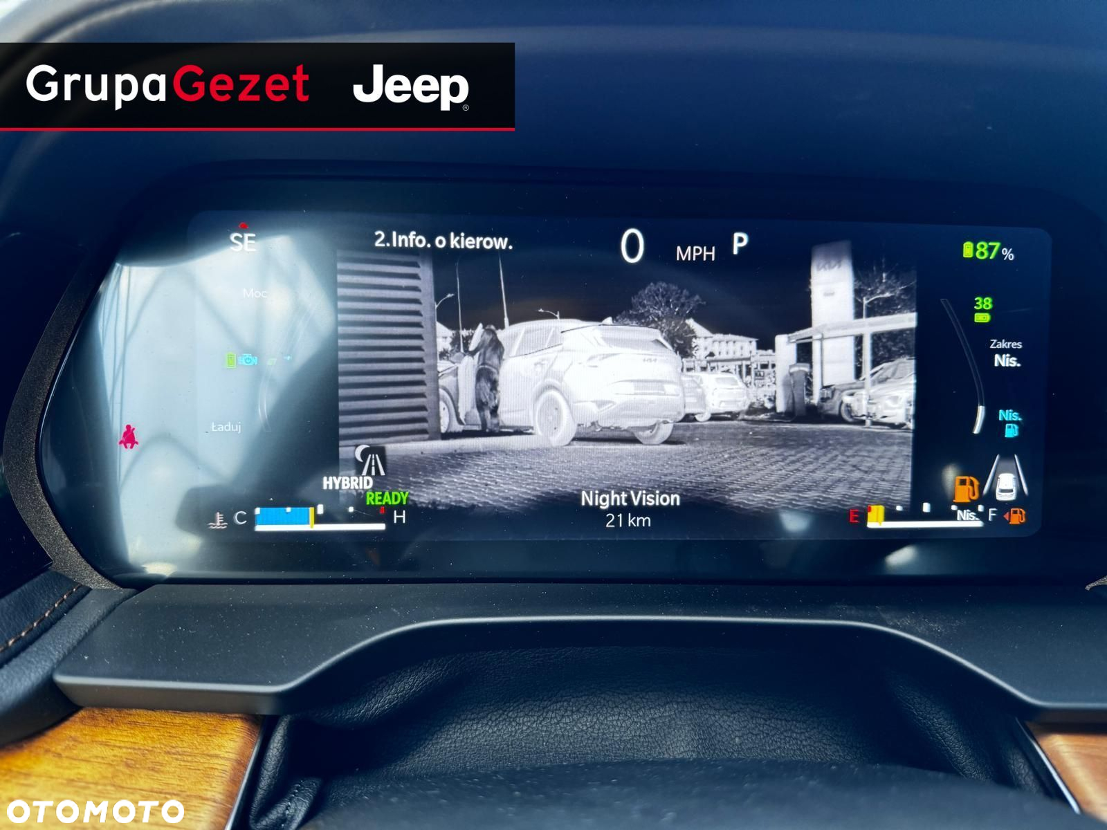 Jeep Grand Cherokee - 31