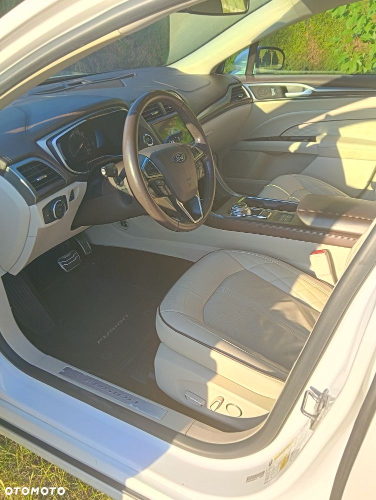 Ford Fusion - 8