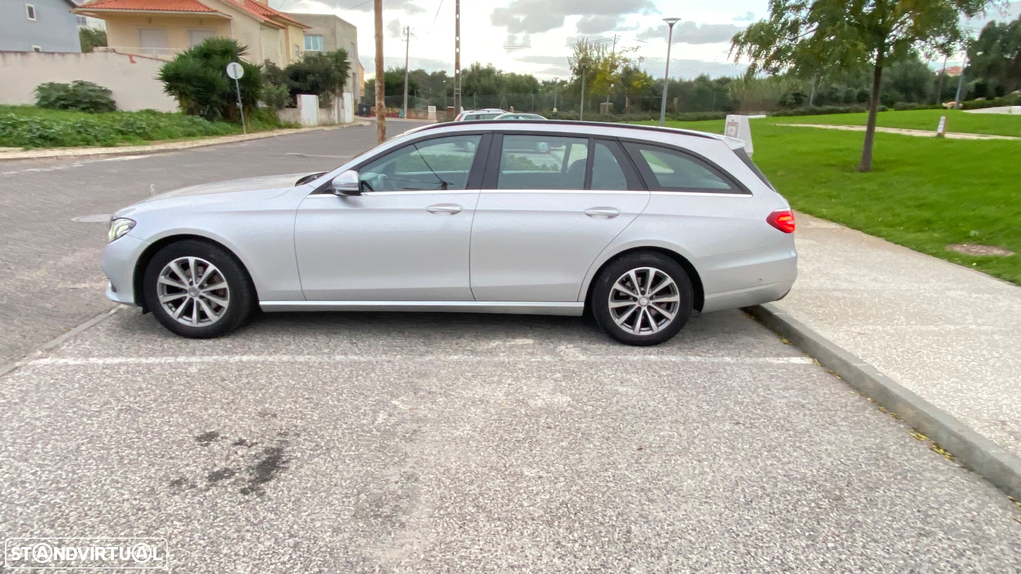 Mercedes-Benz E 220 d T 9G-TRONIC Avantgarde - 25