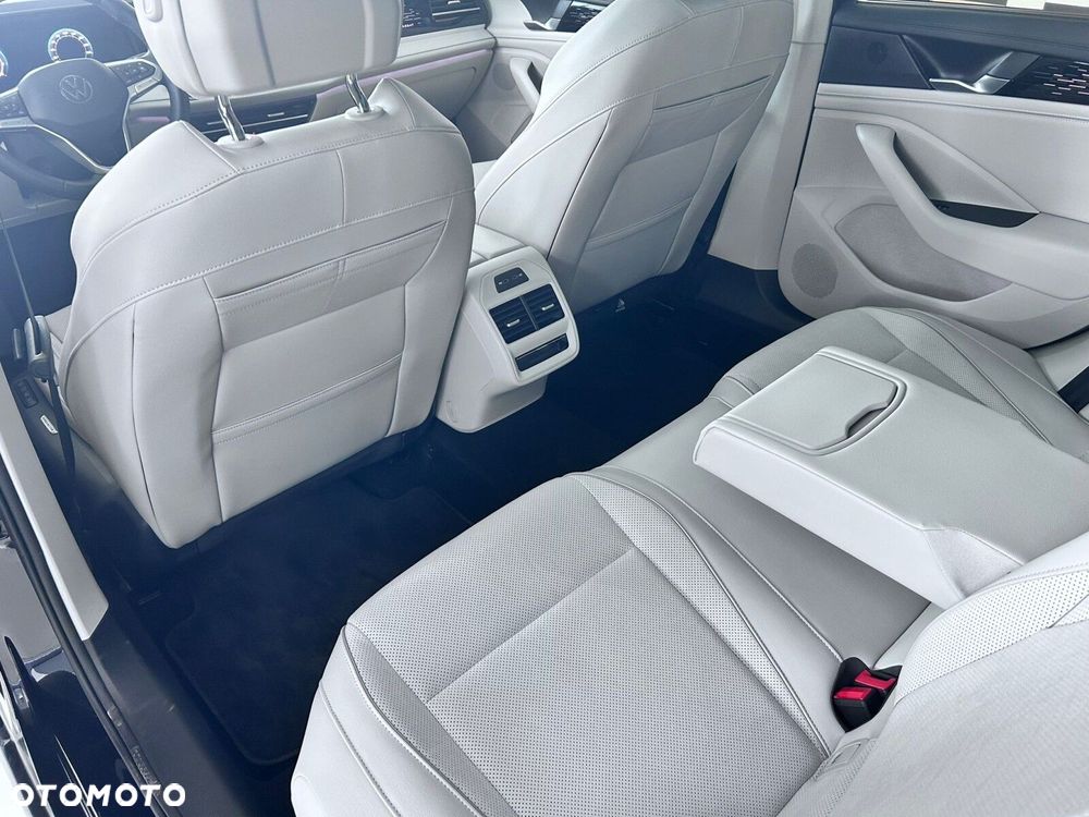 Volkswagen Passat - 12