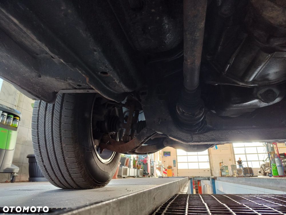 Jeep Cherokee - 18