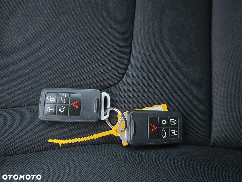Volvo V60 D4 Momentum - 29