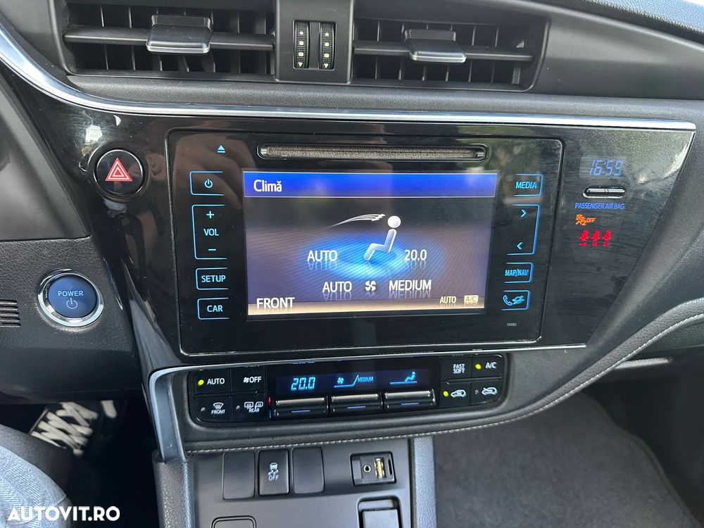 Toyota Auris 1.8 L VVT-i HSD Sol + - 13