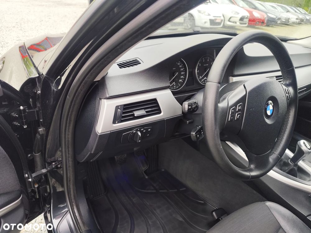 BMW Seria 3 318i - 27