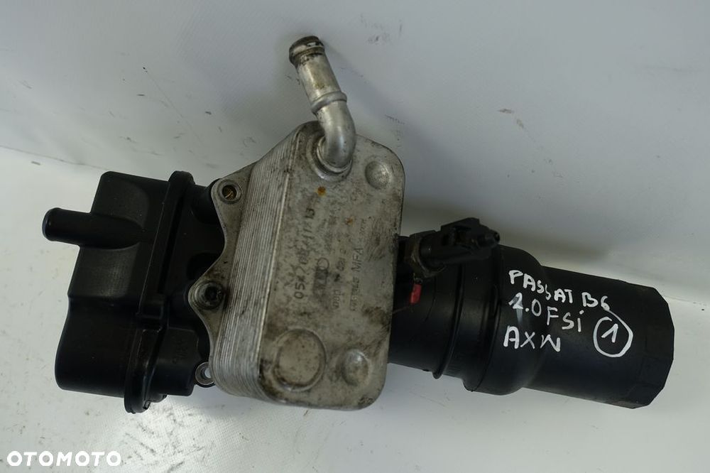 VW Passat B6 2.0 Fsi POSTAWA FILTRA OLEJU Obudowa - 1