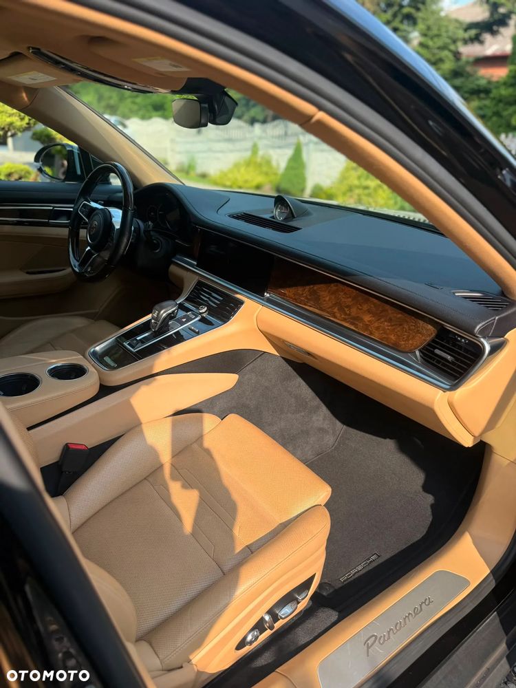 Porsche Panamera - 12