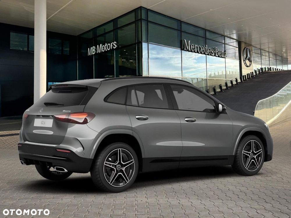 Mercedes-Benz GLA - 4