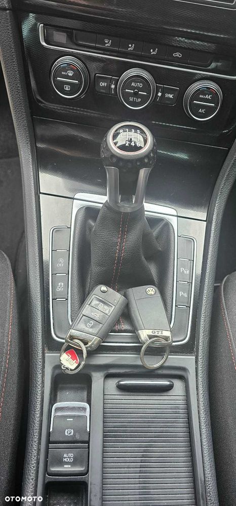 Volkswagen Golf - 8