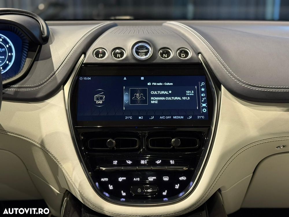 Aston Martin DBX - 26