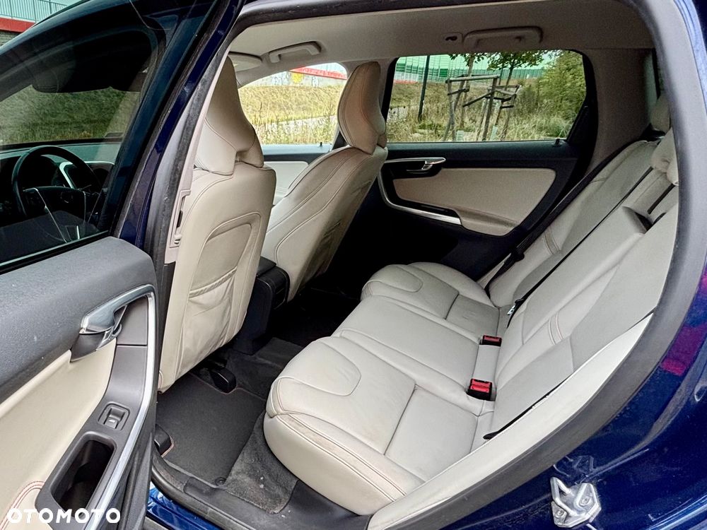 Volvo XC 60 D4 AWD Ocean Race - 19