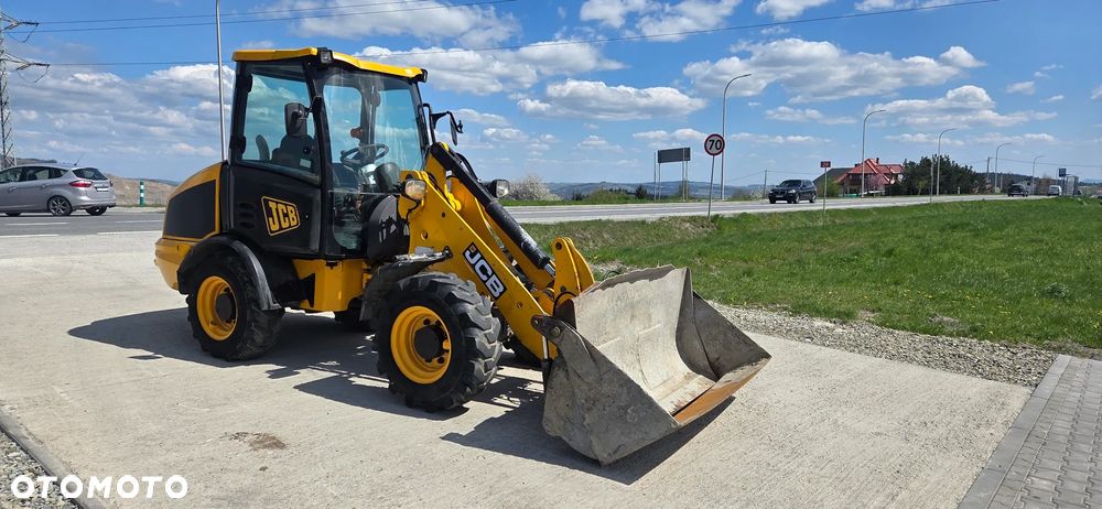 JCB 406 - 5